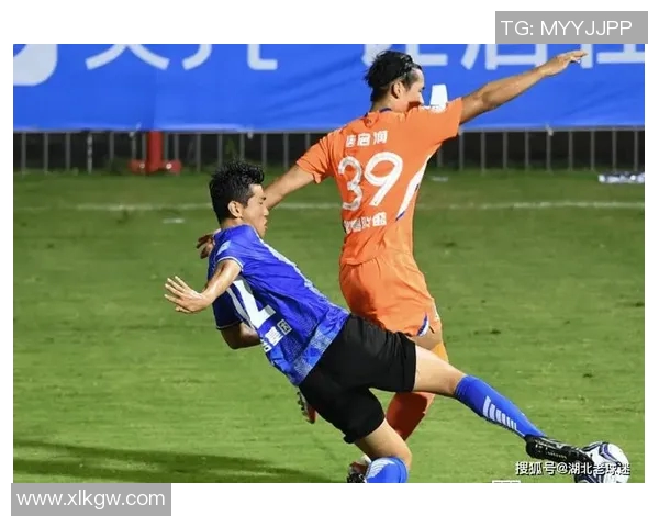 武汉羽毛球队整体表现分析:压制对手与失误的双重影响探讨 武汉羽毛球队整体表现分析:压制对手与失误的双重影响探讨