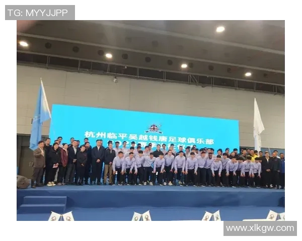 杭州足球队逆袭之旅揭秘:从默默无闻到杯赛冠军的辉煌历程 杭州足球队逆袭之旅揭秘:从默默无闻到杯赛冠军的辉煌历程