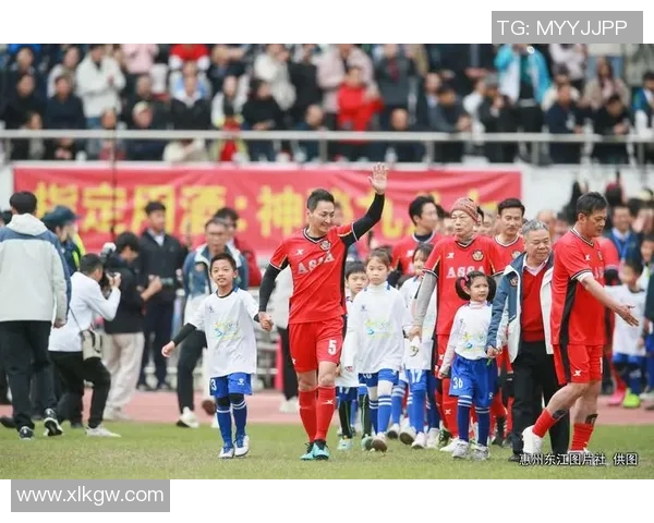 足球明星因脸部受伤重返赛场的励志故事与康复之路